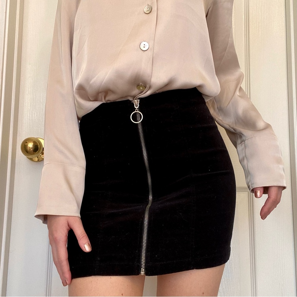 Forever 21 Black Suede Fitted Pencil Skirt♟